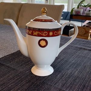 Tea pot